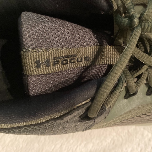 MENS UNDER ARMOUR GREEN CHARGED FOCUS TRAINING SHOES! - Picture 8 of 9